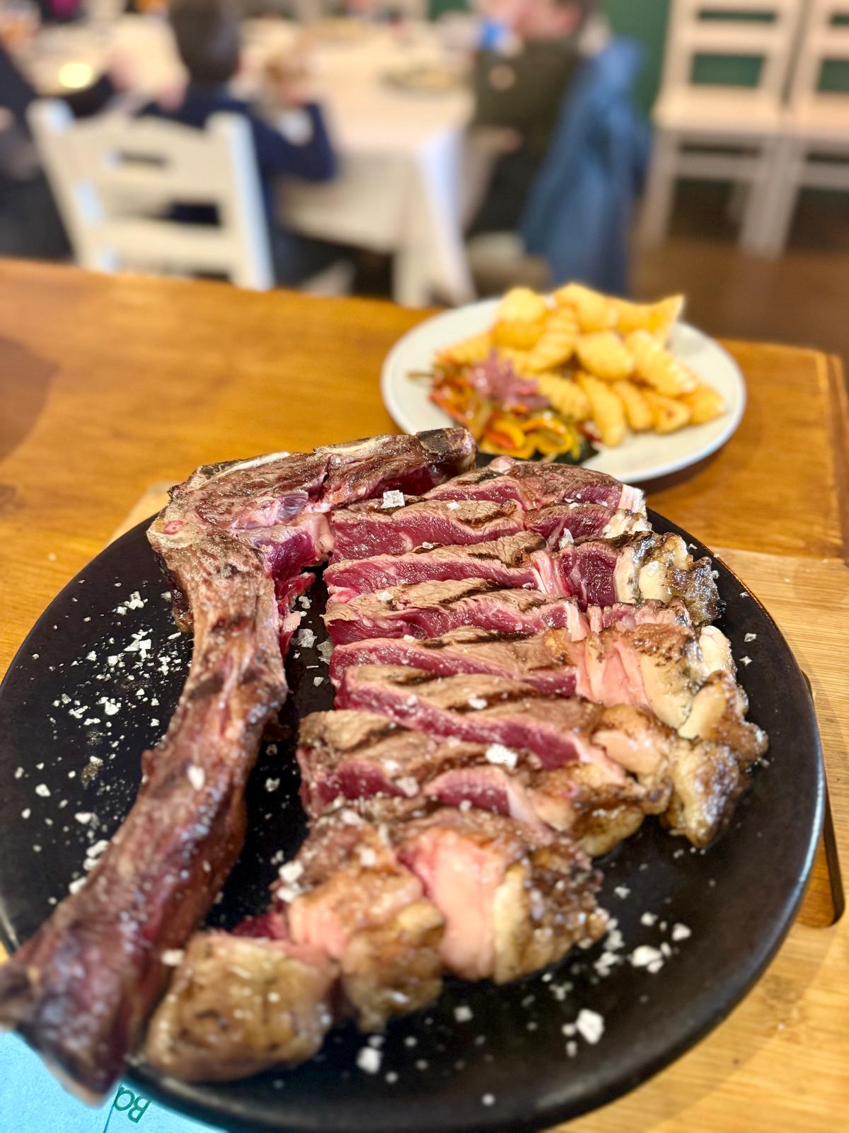 Chuletón de vaca en SAllent de Gállego Restaurante Emboca