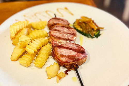 EMBOCA59294BajaRS Brocheta de solomillo de cerdo en Sallent de Gállego Restaurante Emboca