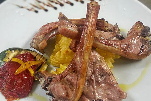 Solomillo de ternera Costillas de cordero en Sallent de Gállego Restaurante Emboca