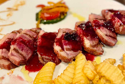 Solomillo de ternera Magret de pato en Sallent de Gállego Restaurante Emboca